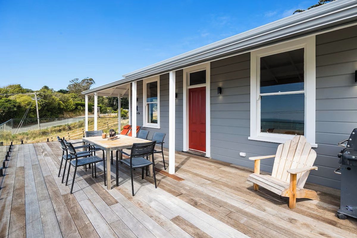 Wide deck and ocean view at Moeraki Beach Haven