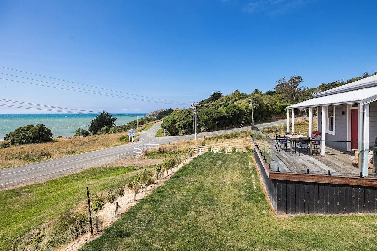 Front lawn and sea views at Moeraki Beach Haven